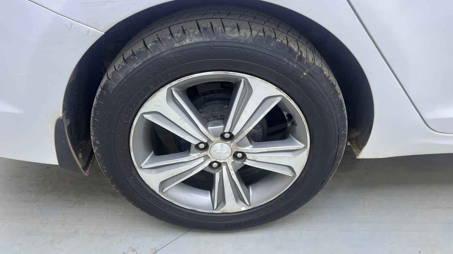 Used 2018 Hyundai Verna SX (O)1.6 VTVT Petrol Manual tyres RIGHT REAR TYRE RIM VIEW