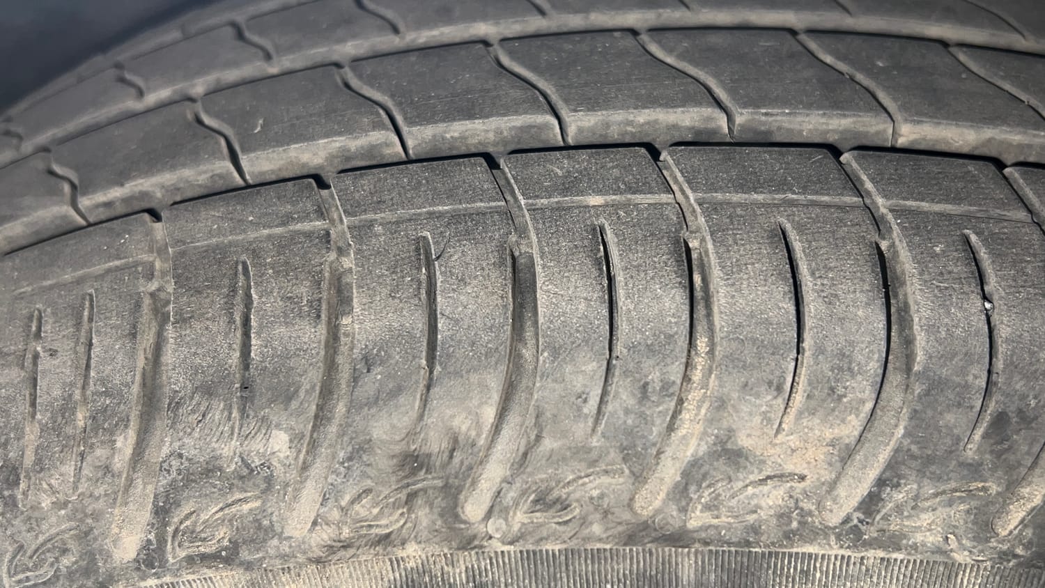 Used 2025 Tata Tiago XT Petrol Manual tyres RIGHT FRONT TYRE TREAD VIEW