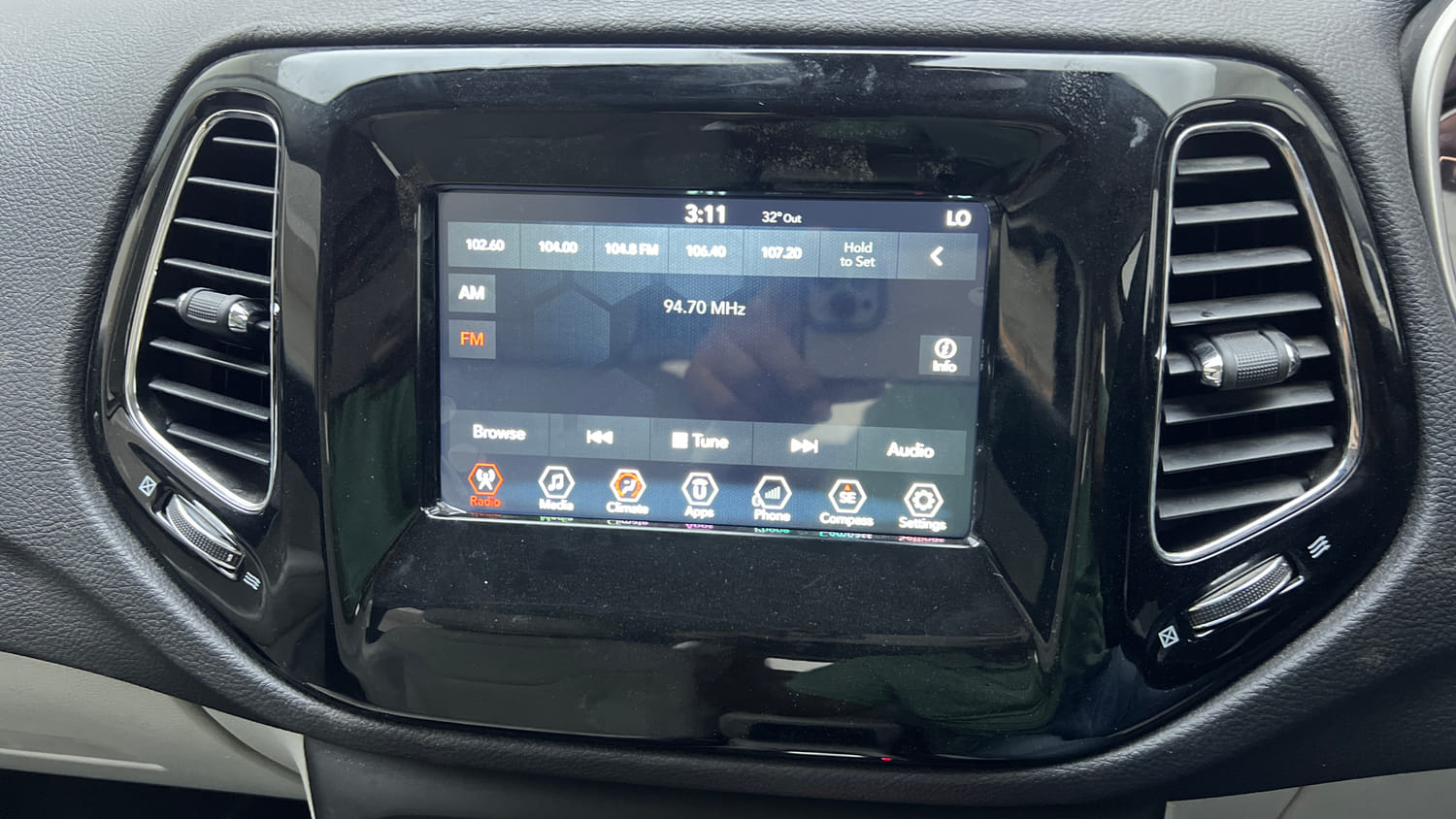 Used 2018 Jeep Compass Limited 1.4 Petrol AT Petrol Automatic top_features Integrated (in-dash) music system