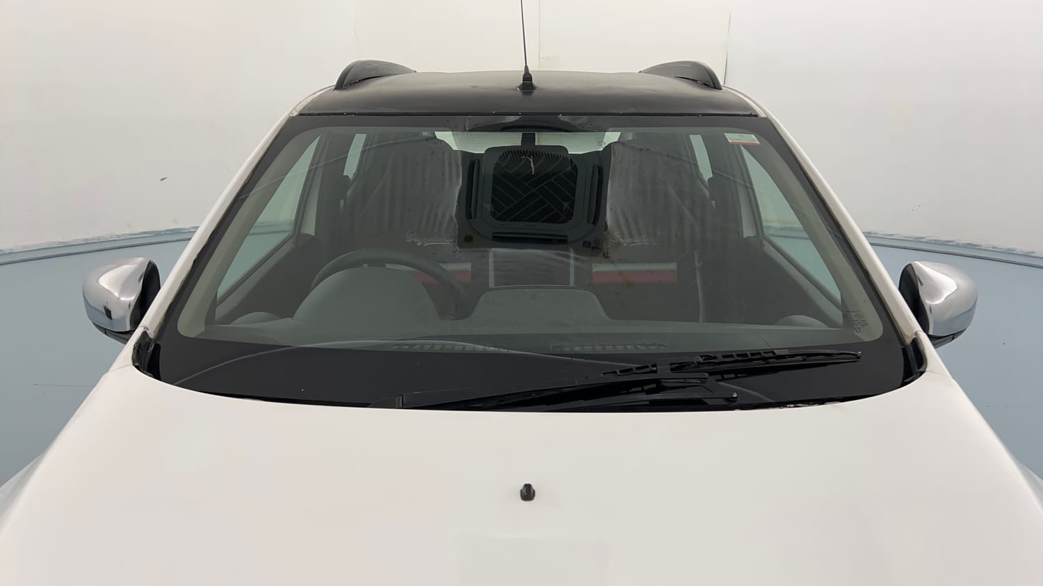 Used 2017 Renault Kwid 1.0 RXT Petrol Manual exterior FRONT WINDSHIELD VIEW