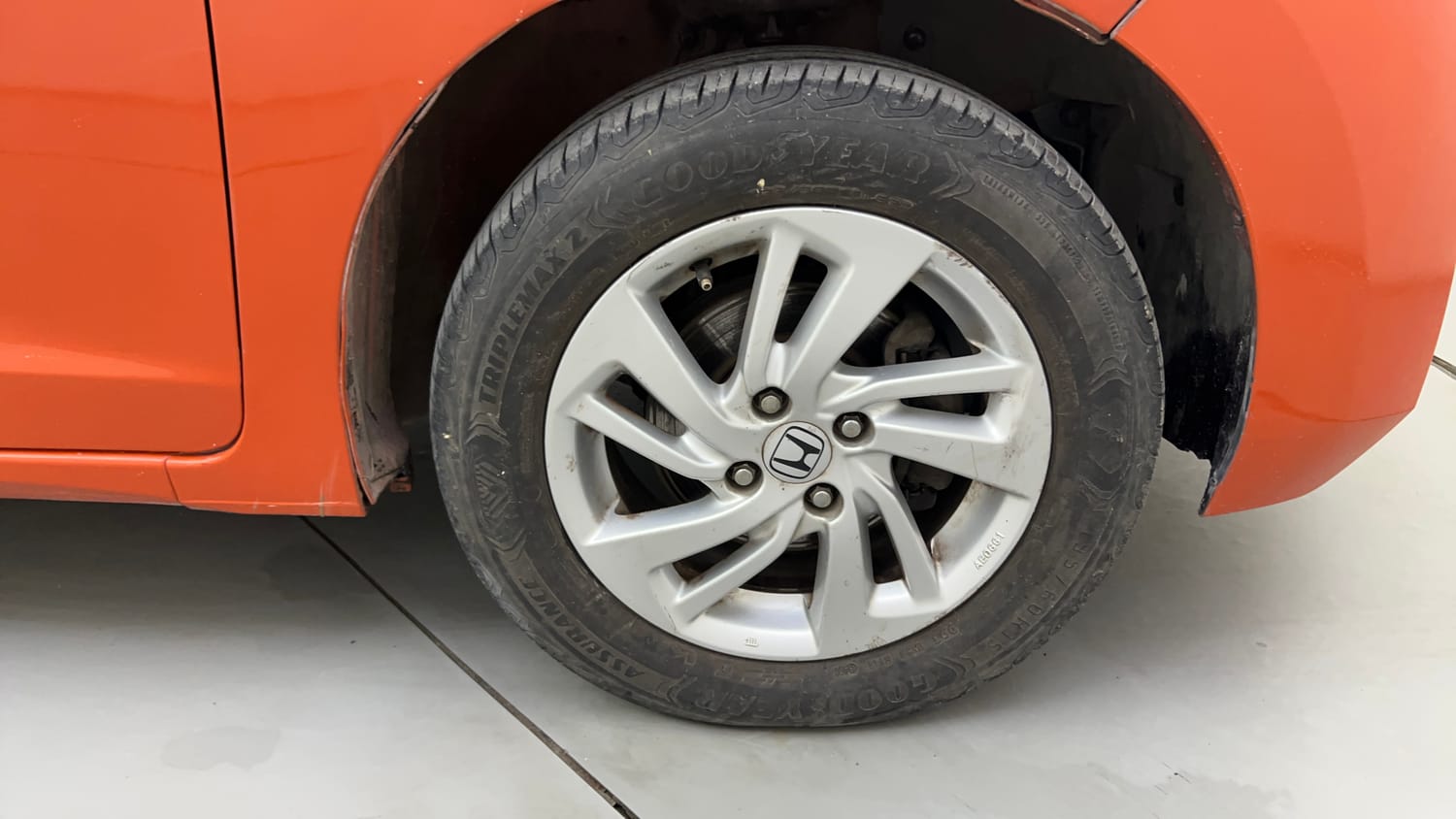 Used 2015 Honda Jazz V Petrol Petrol Manual tyres RIGHT FRONT TYRE RIM VIEW