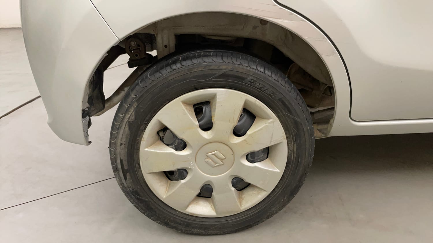 Used 2016 Maruti Suzuki Alto K10 VXi AMT Petrol Automatic tyres RIGHT REAR TYRE RIM VIEW