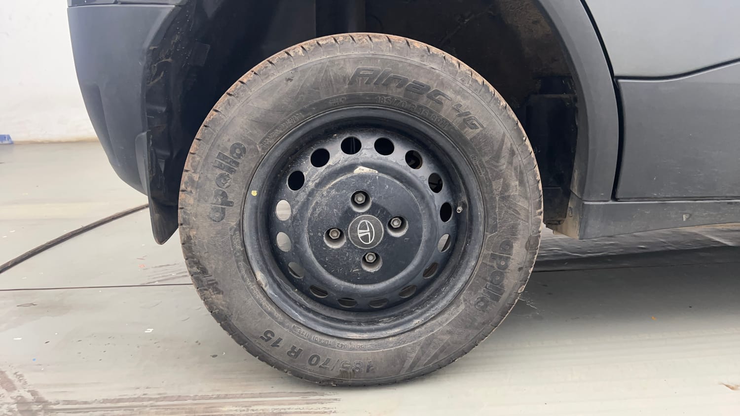 Used 2024 Tata Punch Pure MT Petrol Manual tyres RIGHT REAR TYRE RIM VIEW