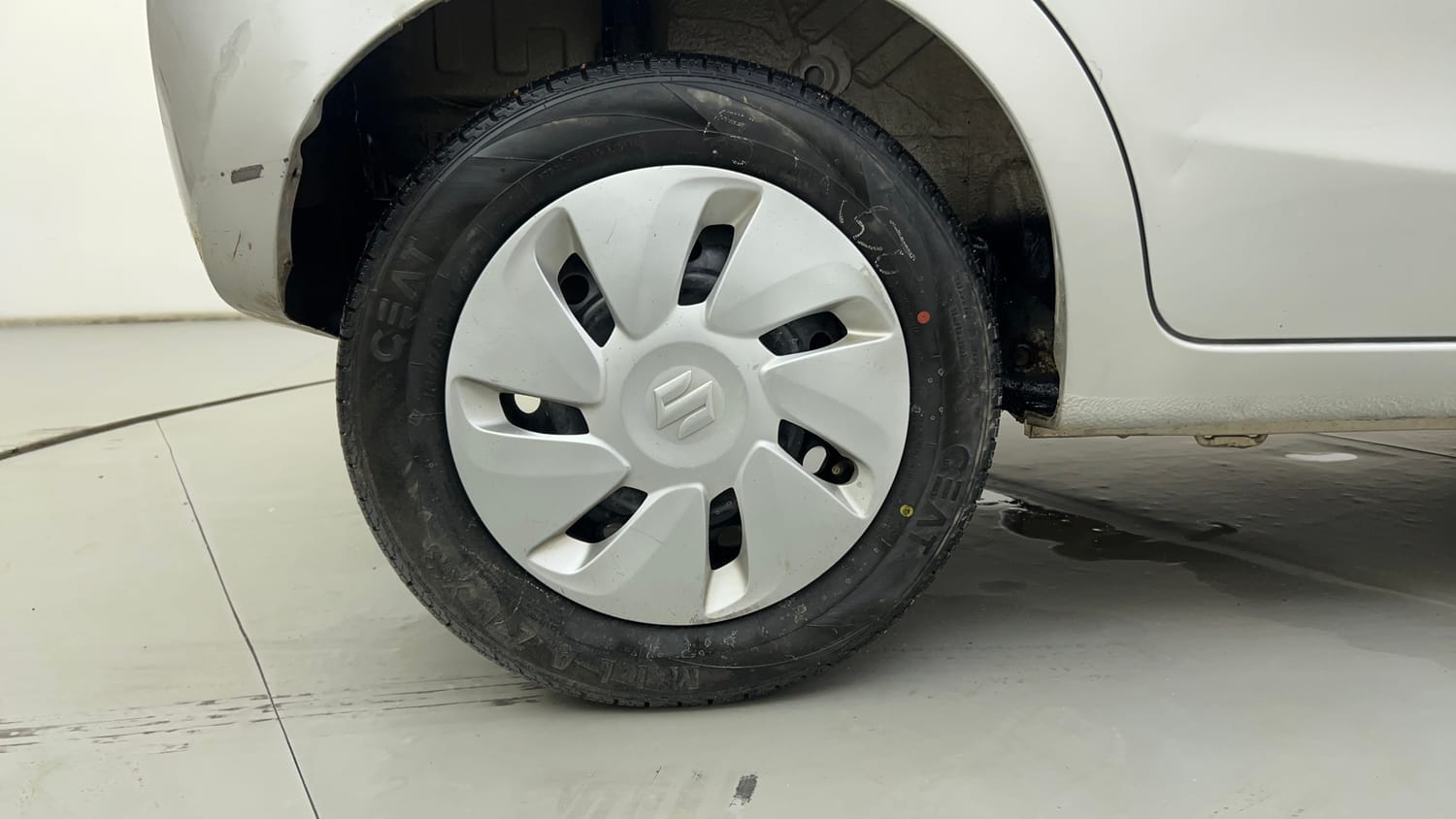 Used 2017 Maruti Suzuki Celerio ZXi Petrol Manual tyres RIGHT REAR TYRE RIM VIEW