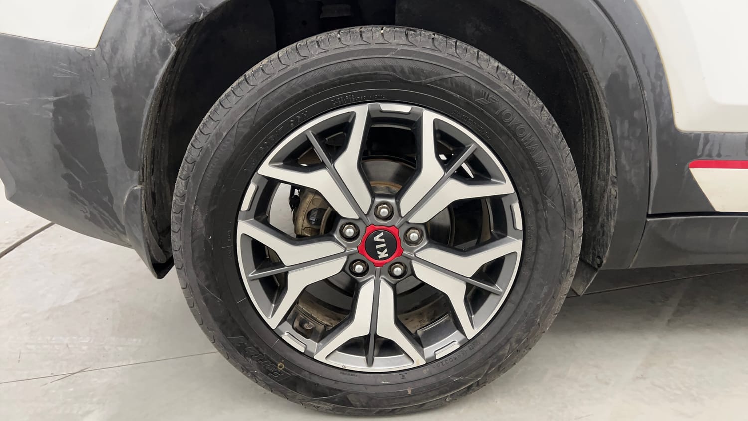 Used 2020 Kia Seltos GTX Plus AT 1.5 Diesel Diesel Automatic tyres RIGHT REAR TYRE RIM VIEW