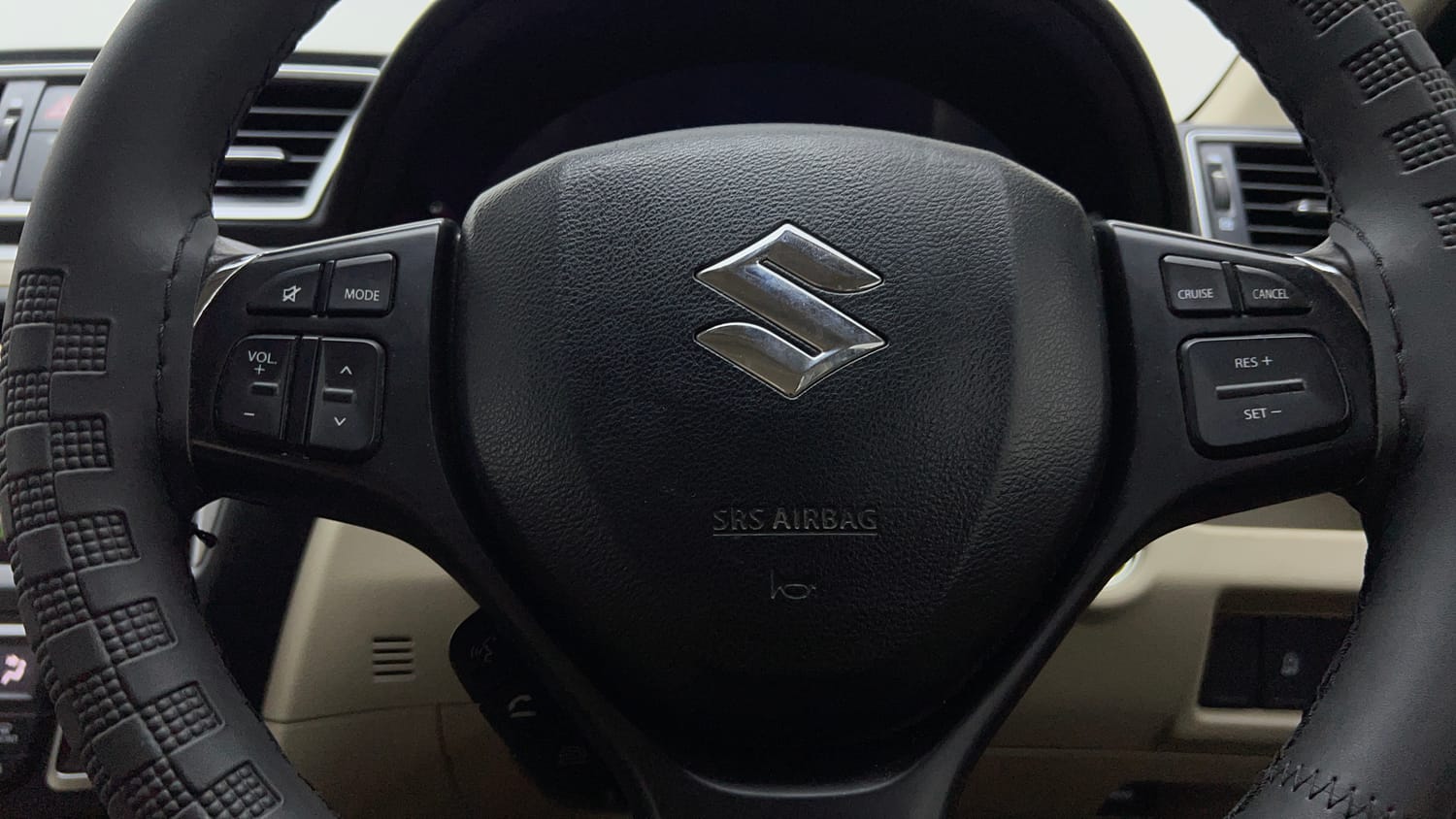 Used 2022 Maruti Suzuki Ciaz Zeta 1.5 Petrol Manual top_features Airbags