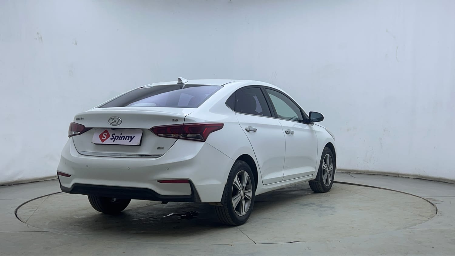 Used 2018 Hyundai Verna SX (O)1.6 VTVT Petrol Manual exterior RIGHT REAR CORNER VIEW