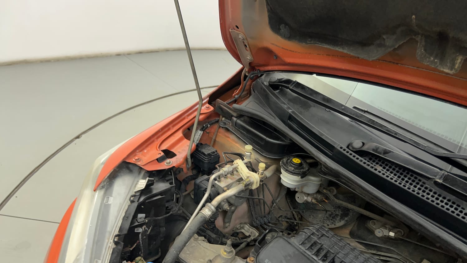 Used 2015 Honda Jazz V Petrol Petrol Manual engine ENGINE RIGHT SIDE HINGE & APRON VIEW
