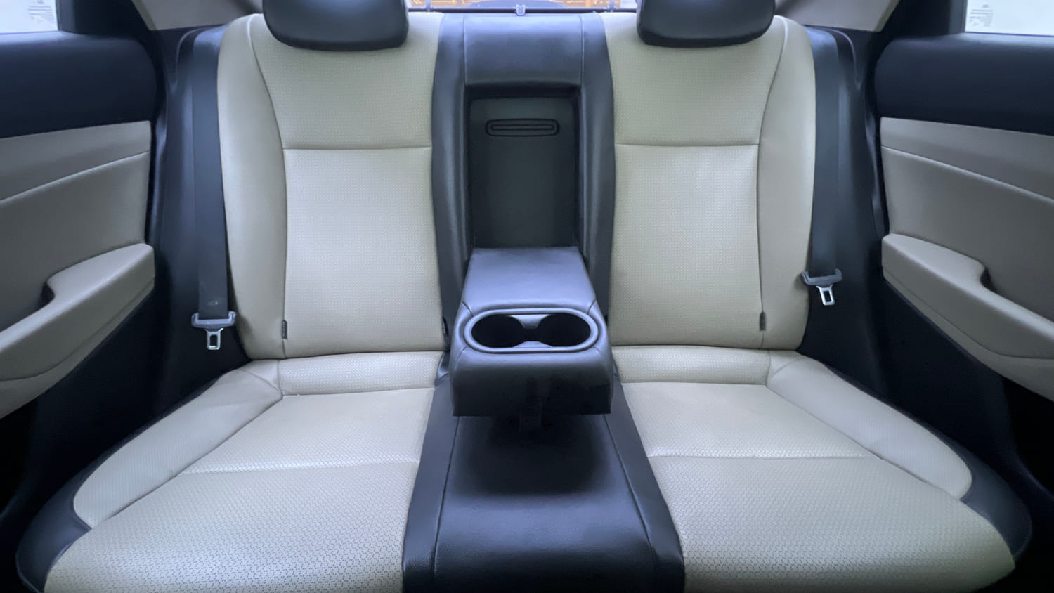 Used 2018 Hyundai Verna SX (O)1.6 VTVT Petrol Manual interior REAR SEAT CONDITION VIEW