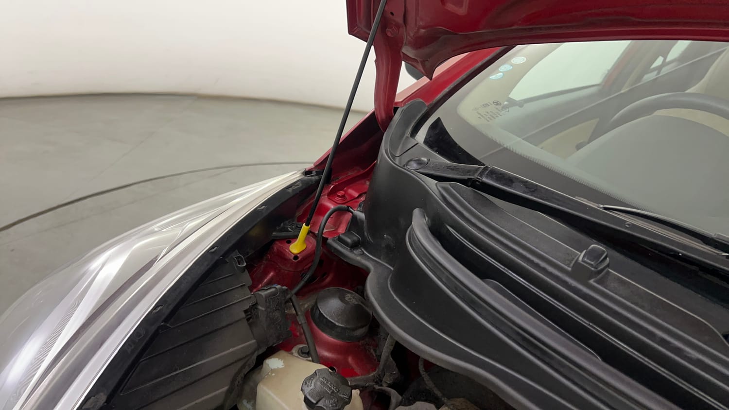 Used 2018 Hyundai Eon Magna + Petrol Manual engine ENGINE RIGHT SIDE HINGE & APRON VIEW