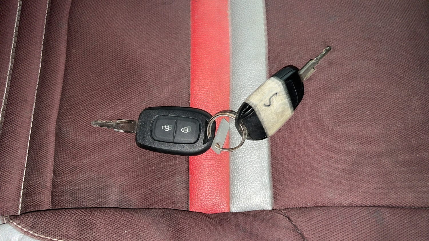 Used 2017 Renault Kwid 1.0 RXT Petrol Manual extra CAR KEY VIEW