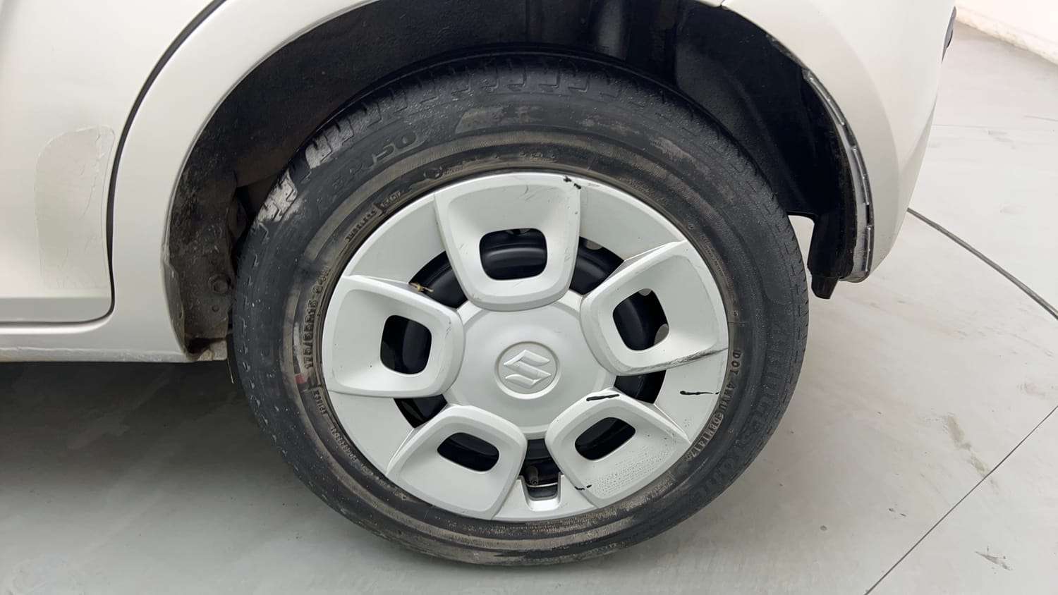 Used 2017 Maruti Suzuki Ignis Delta 1.2 MT Petrol Manual tyres LEFT REAR TYRE RIM VIEW