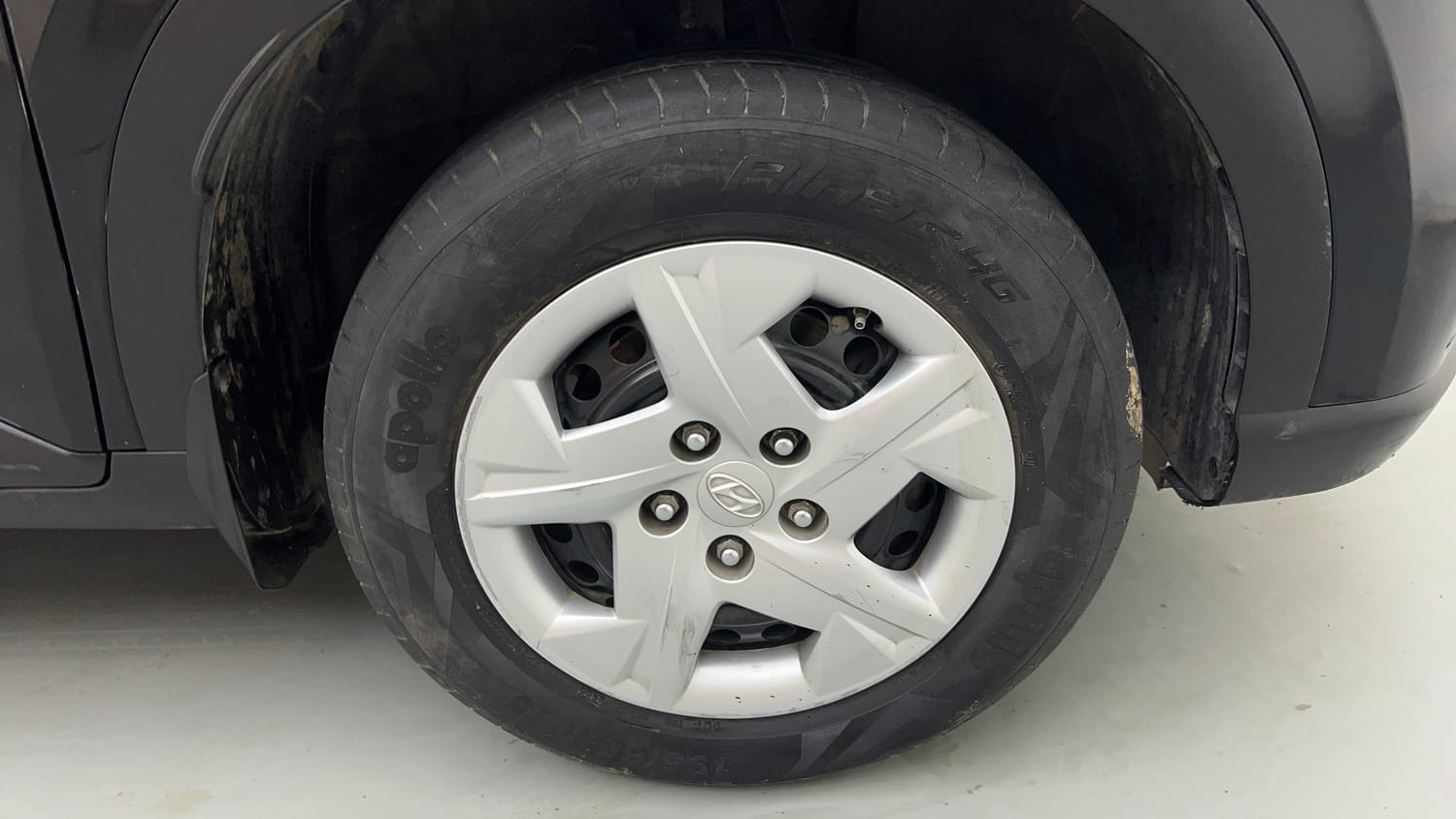 Used 2022 Hyundai Venue SX 1.2 Petrol Petrol Manual tyres RIGHT FRONT TYRE RIM VIEW