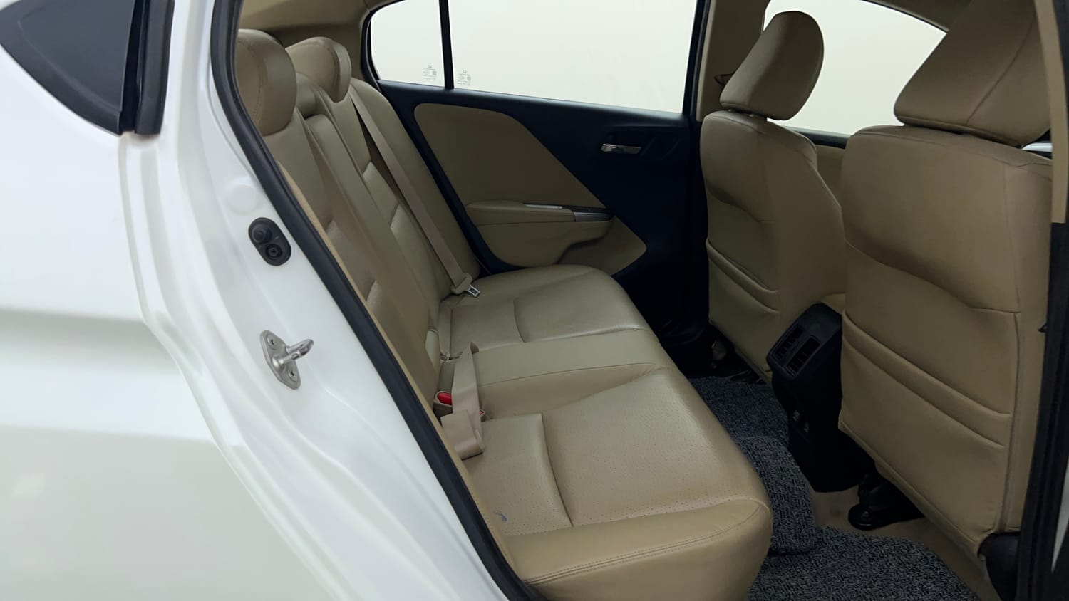 Used 2015 Honda City VX CVT Petrol Automatic interior RIGHT SIDE REAR DOOR CABIN VIEW