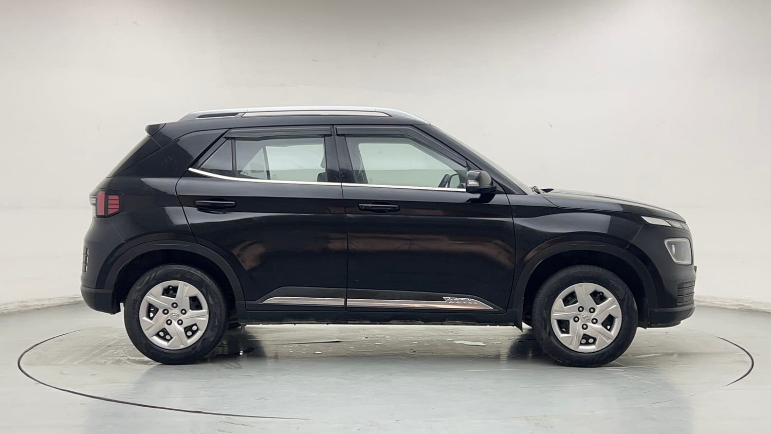 Used 2022 Hyundai Venue SX 1.2 Petrol Petrol Manual exterior RIGHT SIDE VIEW
