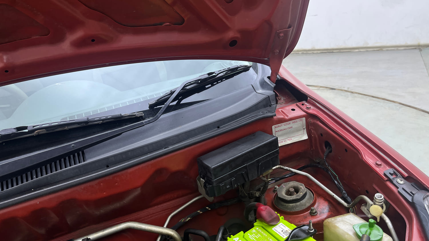 Used 2015 Maruti Suzuki Alto 800 Lxi Petrol Manual engine ENGINE LEFT SIDE HINGE & APRON VIEW