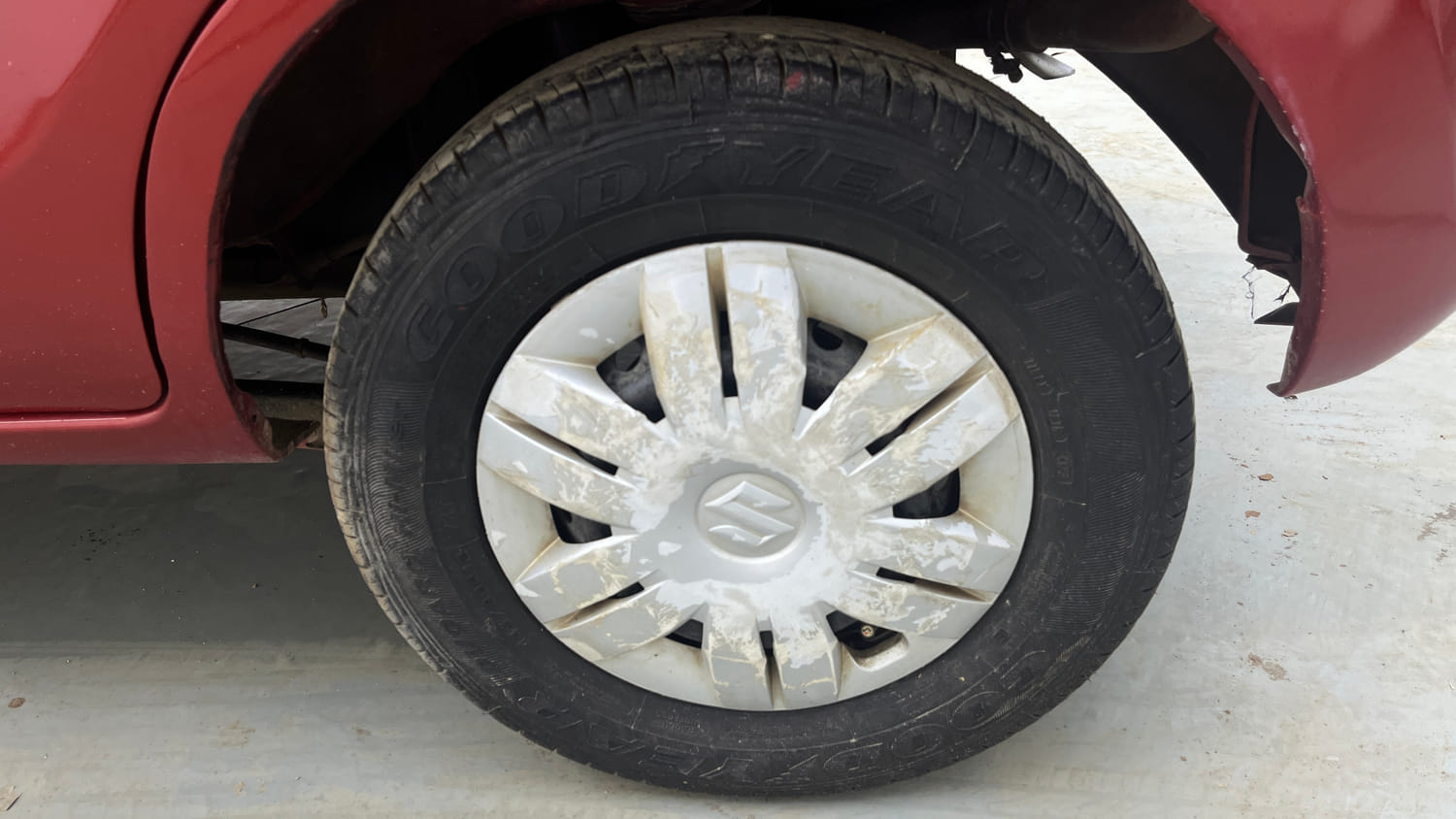 Used 2015 Maruti Suzuki Alto 800 Lxi Petrol Manual tyres LEFT REAR TYRE RIM VIEW
