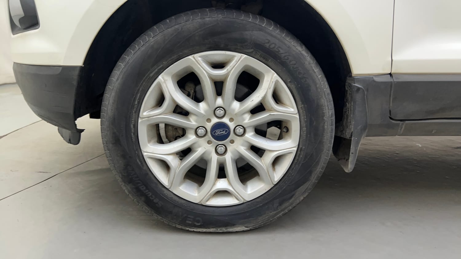 Used 2015 Ford EcoSport Titanium 1.5 TDCi Diesel Manual tyres LEFT FRONT TYRE RIM VIEW