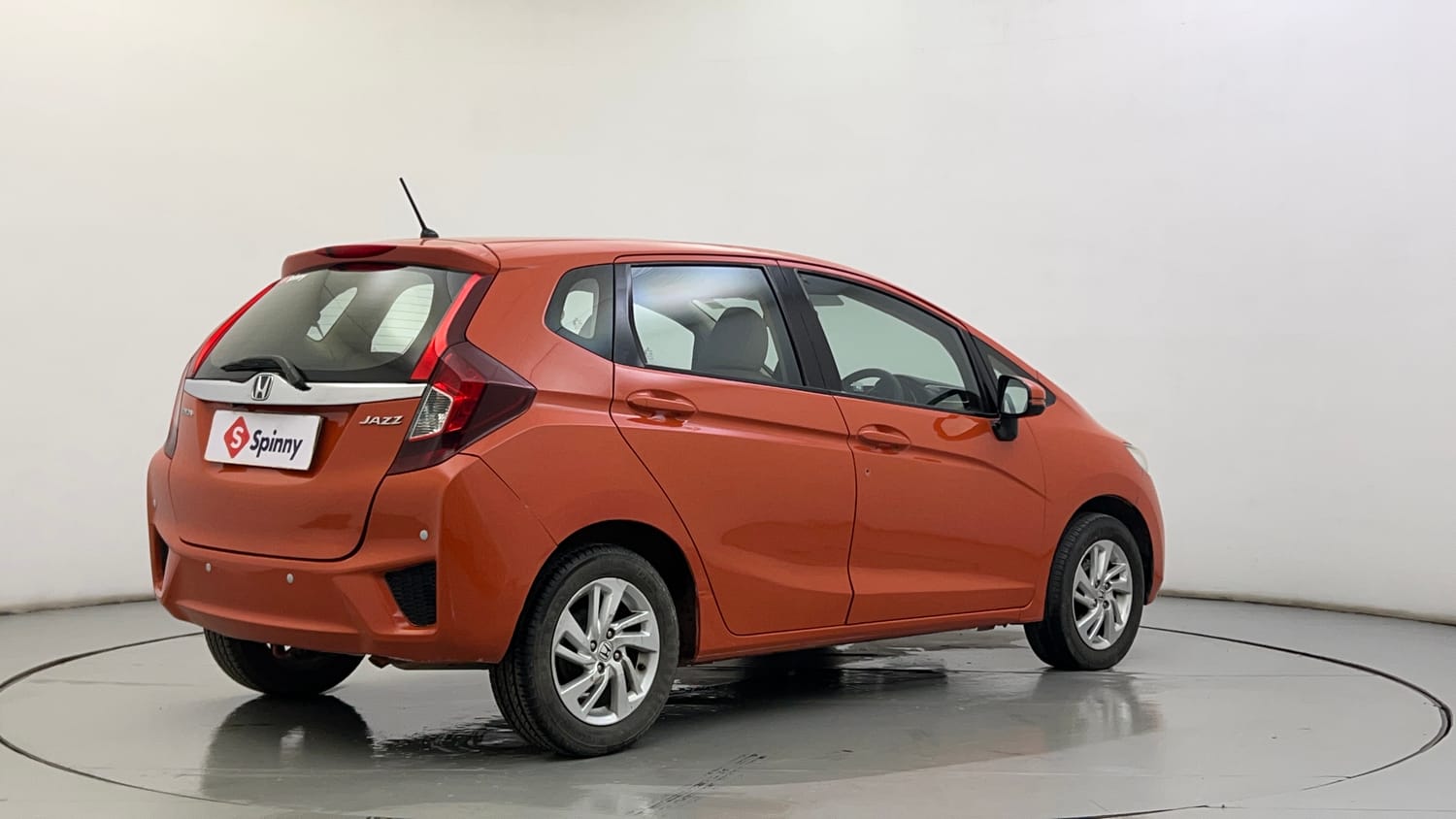 Used 2015 Honda Jazz V Petrol Petrol Manual exterior RIGHT REAR CORNER VIEW