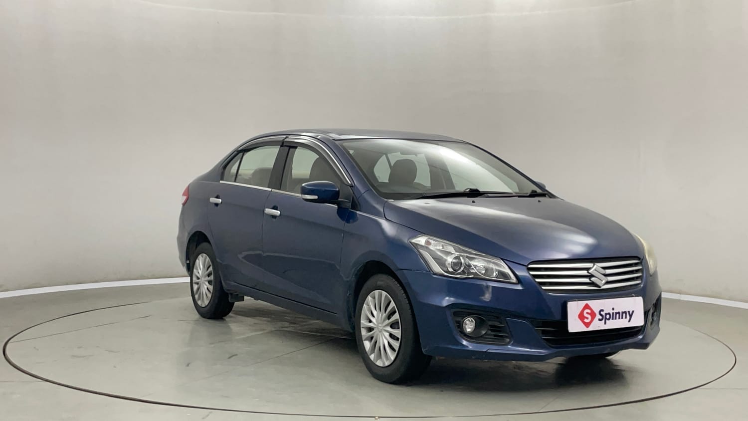 Used 2018 Maruti Suzuki Ciaz Sigma 1.4 MT Petrol Manual exterior RIGHT FRONT CORNER VIEW
