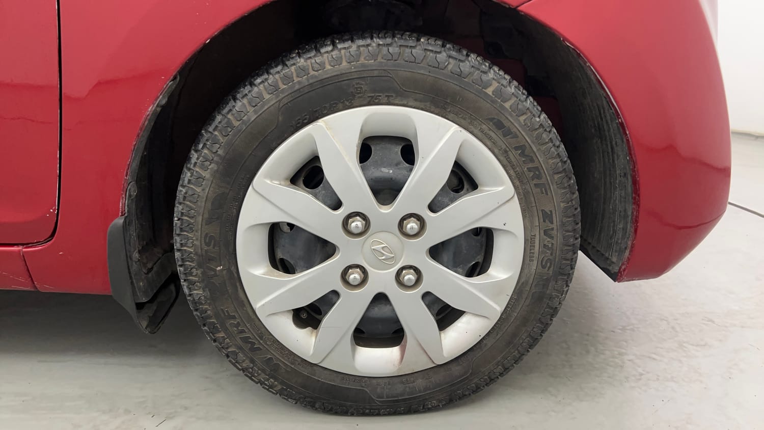 Used 2018 Hyundai Eon Magna + Petrol Manual tyres RIGHT FRONT TYRE RIM VIEW