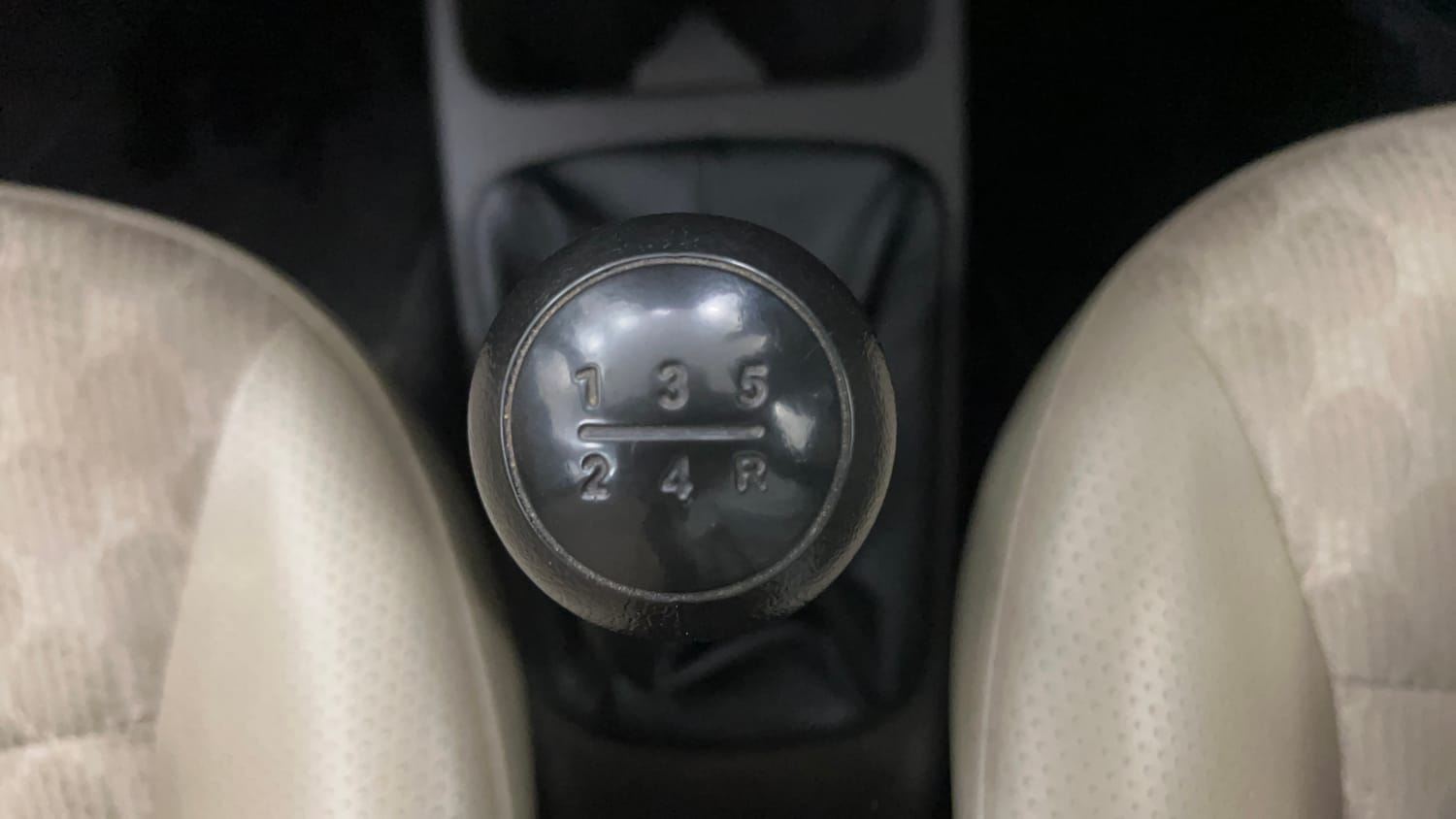 Used 2018 Hyundai Eon Magna + Petrol Manual interior GEAR  KNOB VIEW