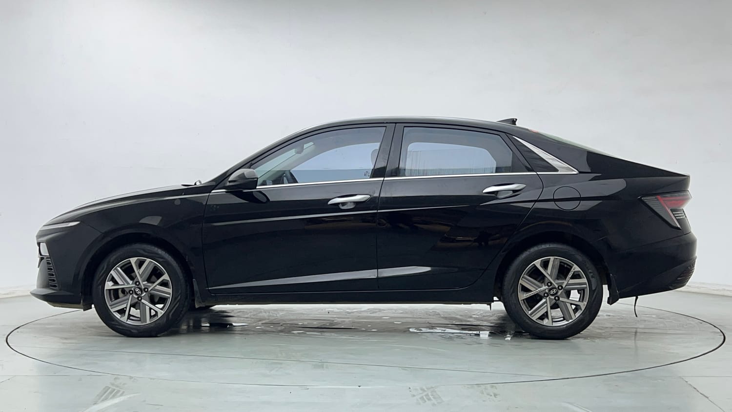 Used 2024 Hyundai Verna SX (O)1.5 Petrol MT Petrol Manual exterior LEFT SIDE VIEW