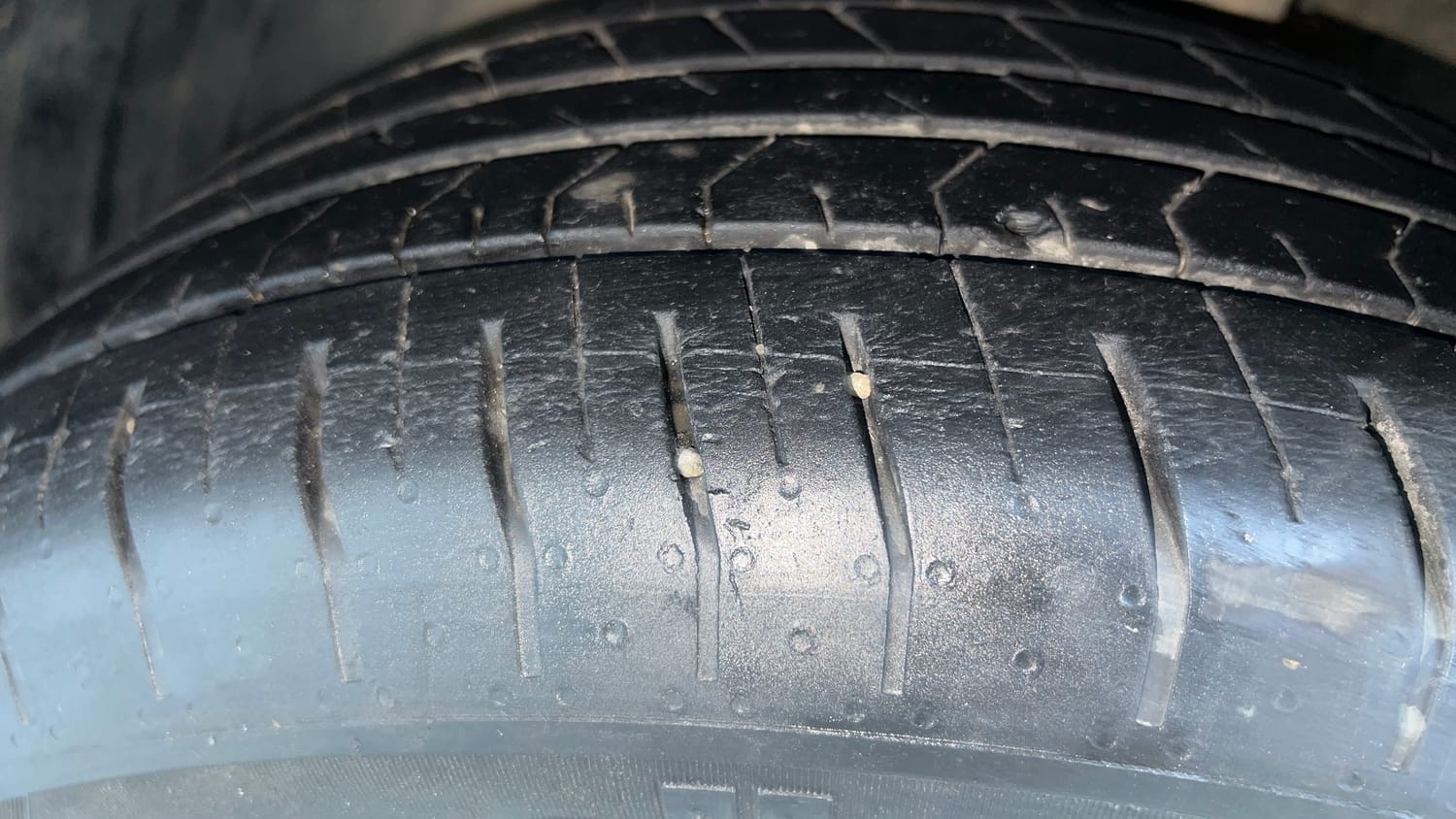 Used 2024 Hyundai Verna SX (O)1.5 Petrol MT Petrol Manual tyres LEFT FRONT TYRE TREAD VIEW
