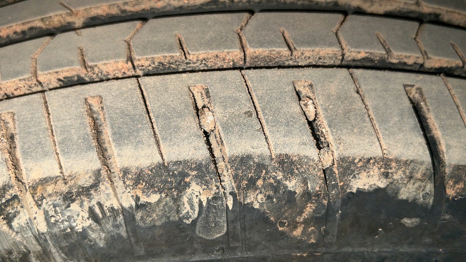 Used 2024 Tata Punch Pure MT Petrol Manual tyres RIGHT FRONT TYRE TREAD VIEW