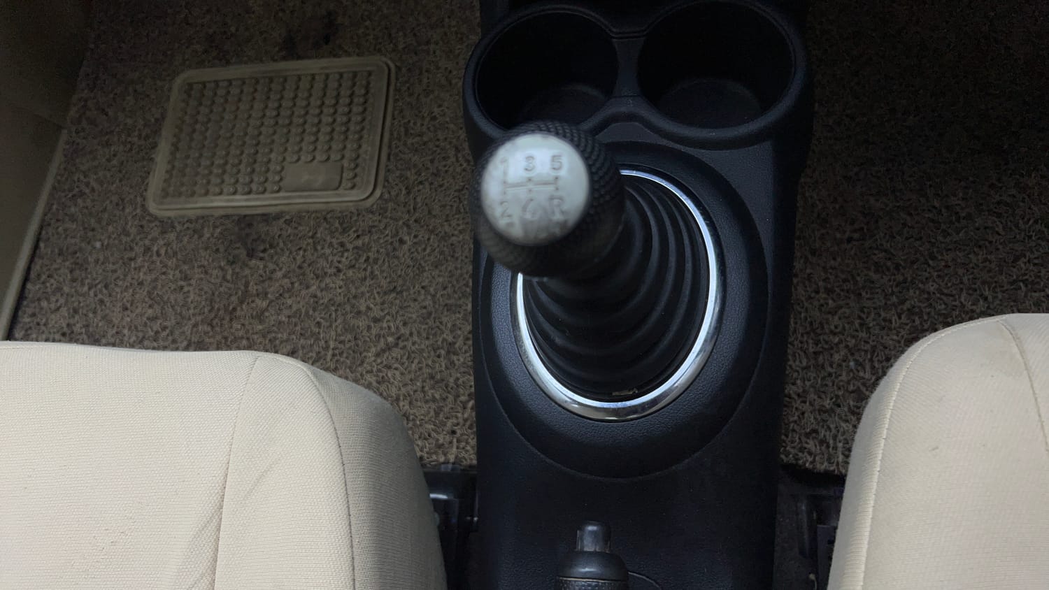 Used 2015 Honda Amaze 1.2 S i-VTEC Petrol Manual interior GEAR  KNOB VIEW
