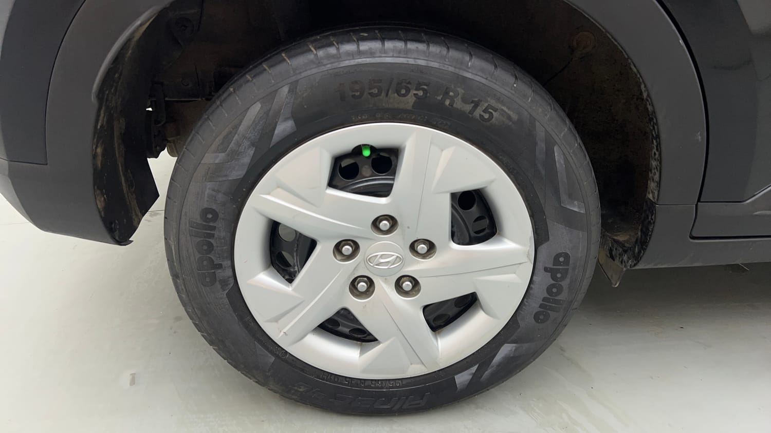 Used 2022 Hyundai Venue SX 1.2 Petrol Petrol Manual tyres RIGHT REAR TYRE RIM VIEW