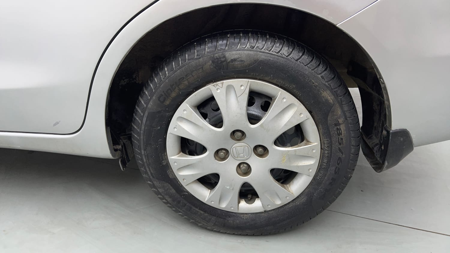 Used 2015 Honda Amaze 1.2 S i-VTEC Petrol Manual tyres LEFT REAR TYRE RIM VIEW