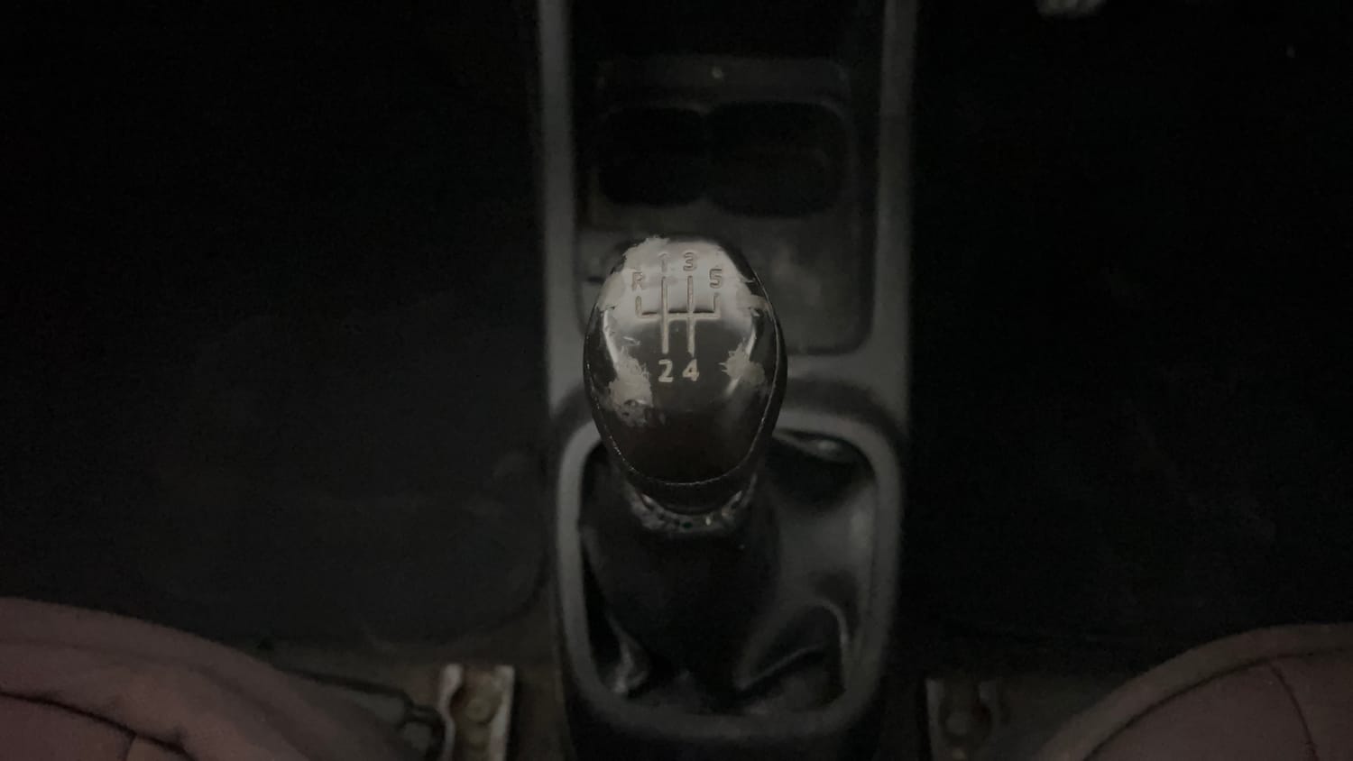 Used 2017 Renault Kwid 1.0 RXT Petrol Manual interior GEAR  KNOB VIEW