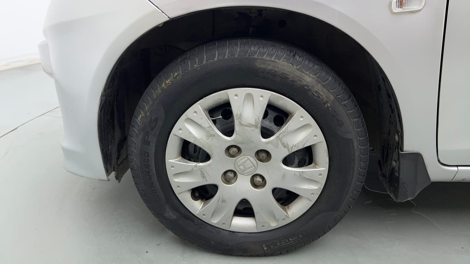 Used 2015 Honda Amaze 1.2 S i-VTEC Petrol Manual tyres LEFT FRONT TYRE RIM VIEW