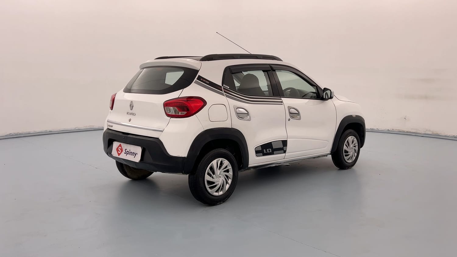 Used 2017 Renault Kwid 1.0 RXT Petrol Manual exterior RIGHT REAR CORNER VIEW