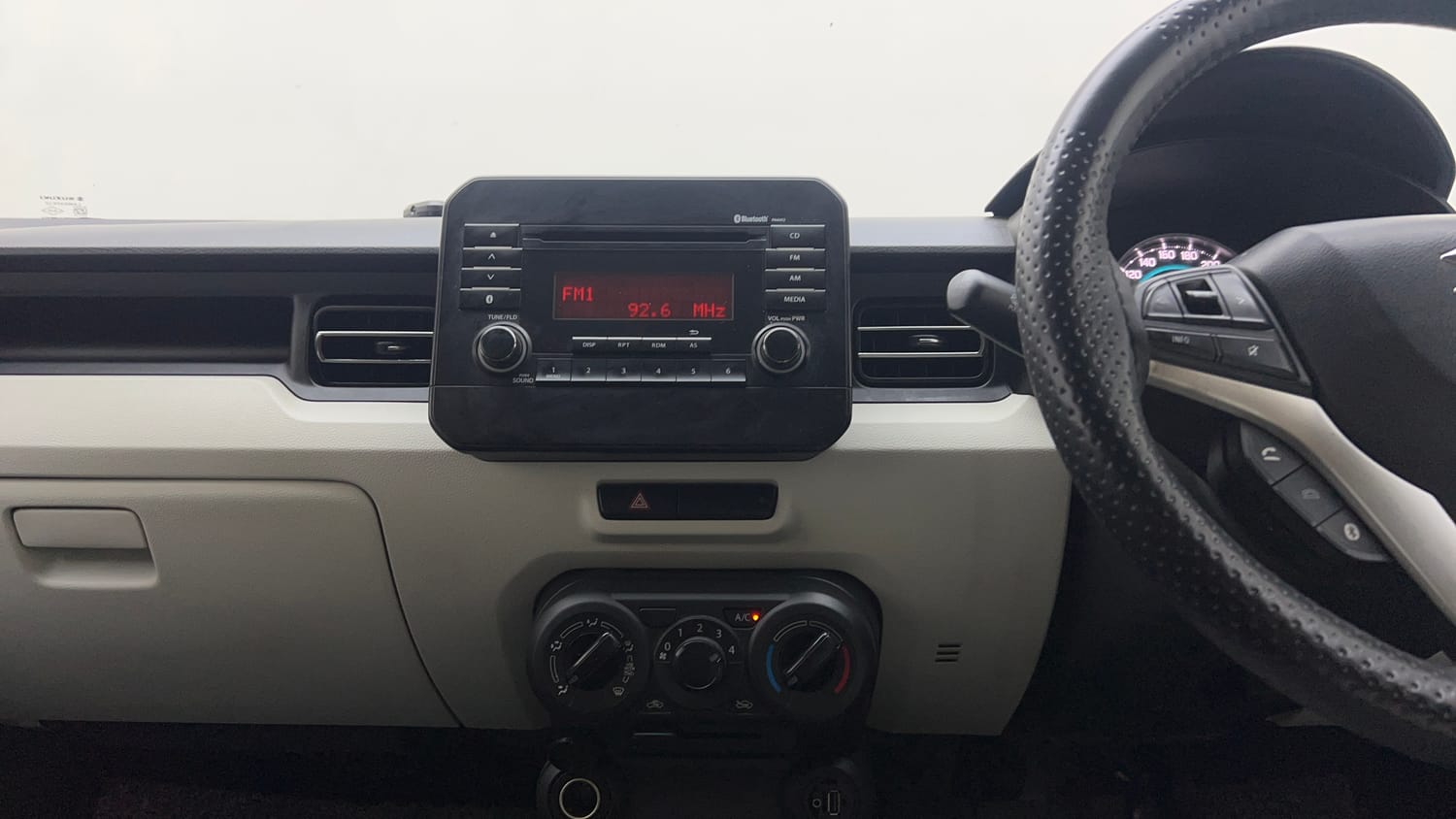 Used 2017 Maruti Suzuki Ignis Delta 1.2 MT Petrol Manual interior MUSIC SYSTEM & AC CONTROL VIEW