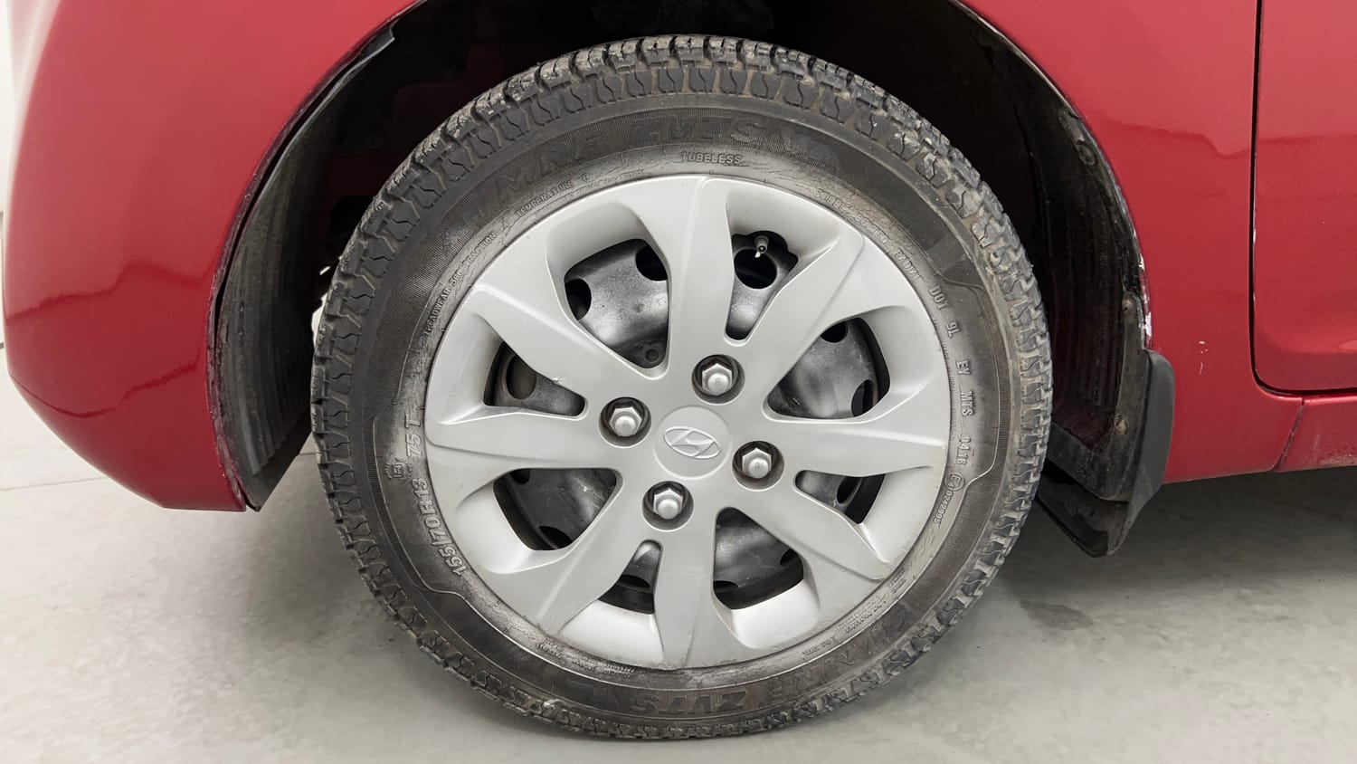 Used 2018 Hyundai Eon Magna + Petrol Manual tyres LEFT FRONT TYRE RIM VIEW
