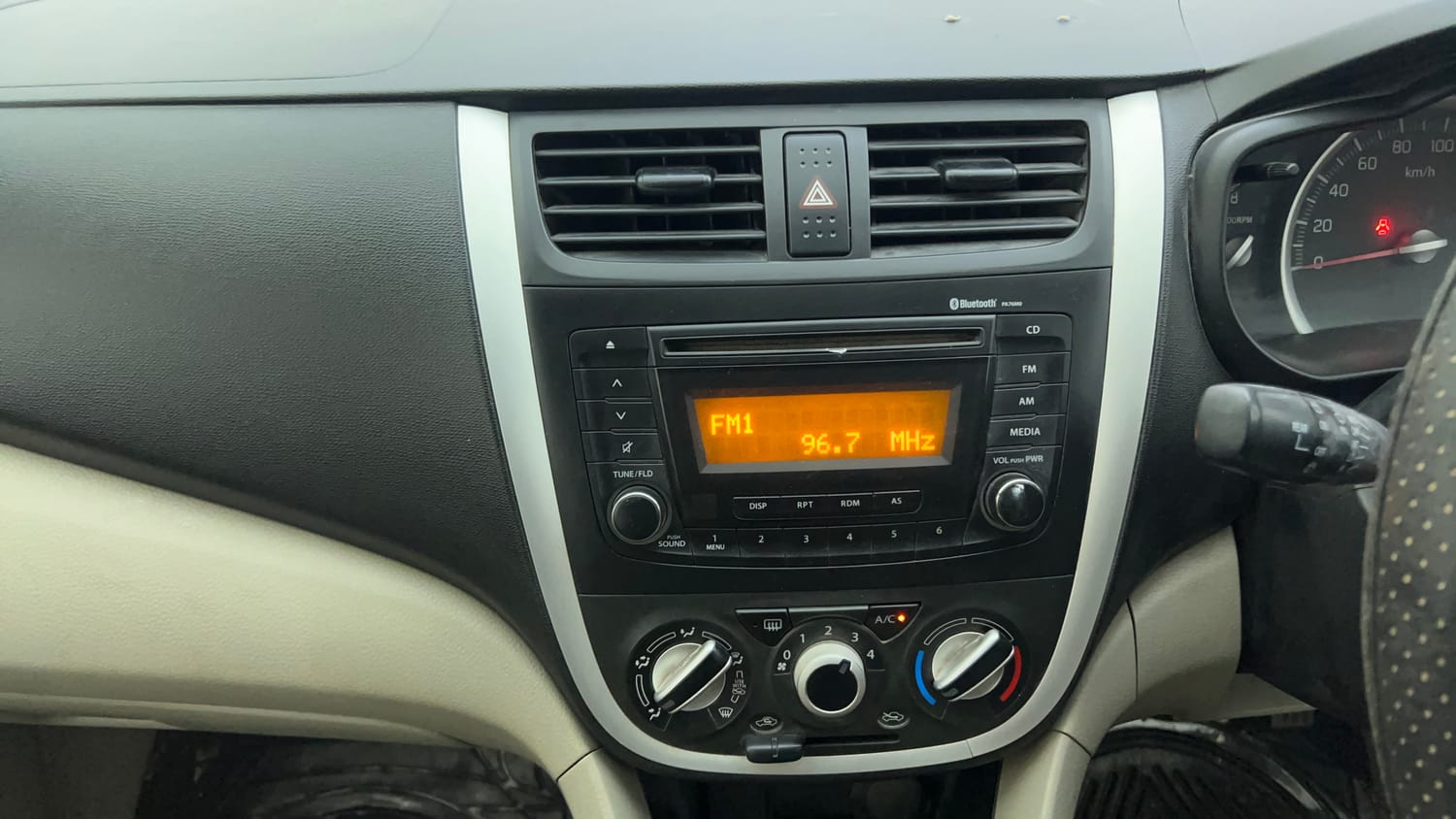 Used 2017 Maruti Suzuki Celerio ZXi Petrol Manual interior MUSIC SYSTEM & AC CONTROL VIEW