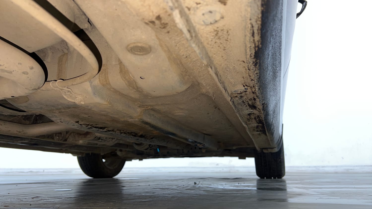 Used 2024 Hyundai Verna SX (O)1.5 Petrol MT Petrol Manual extra REAR RIGHT UNDERBODY VIEW
