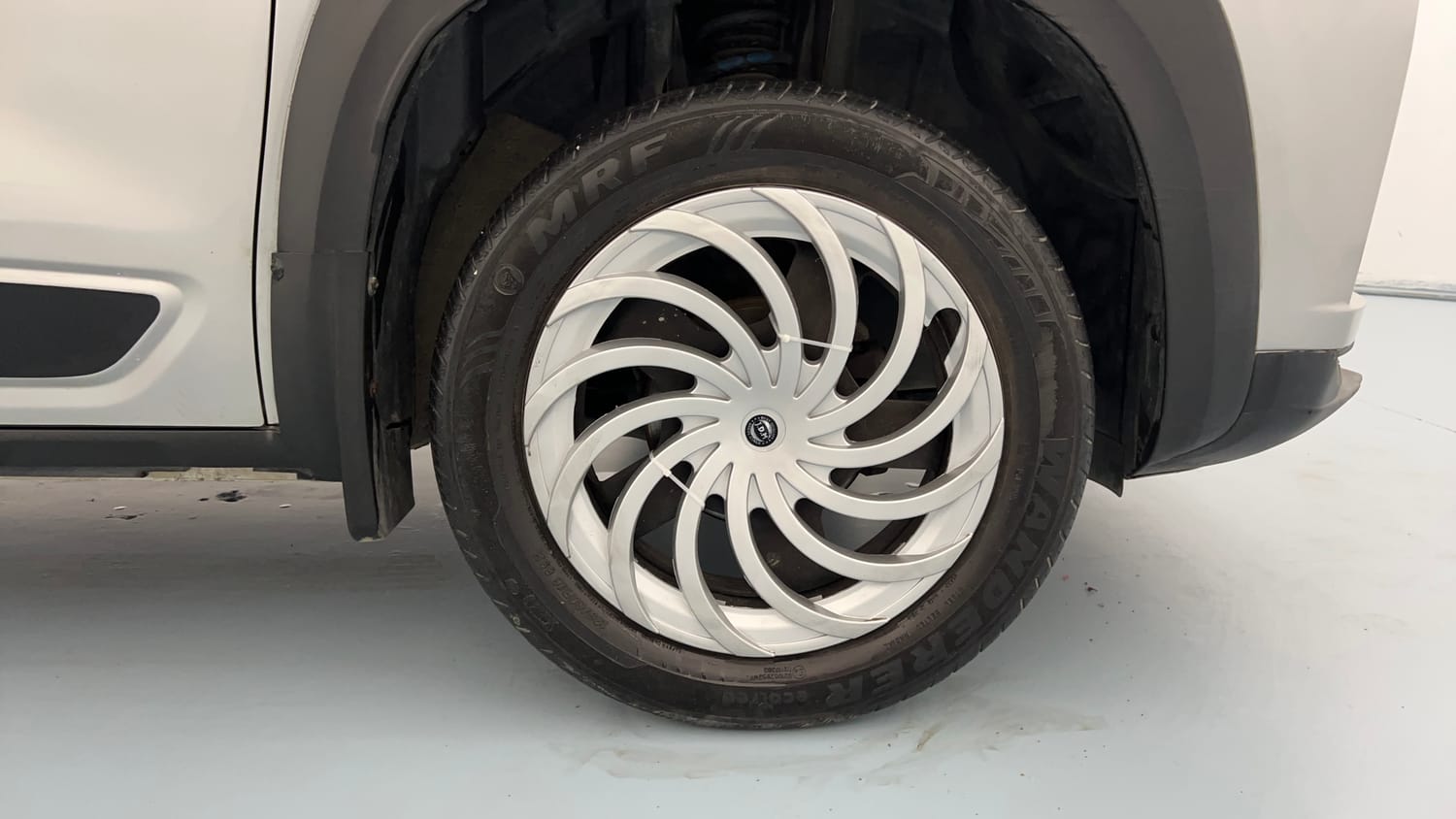 Used 2021 Renault Kiger RXT MT Petrol Manual tyres RIGHT FRONT TYRE RIM VIEW