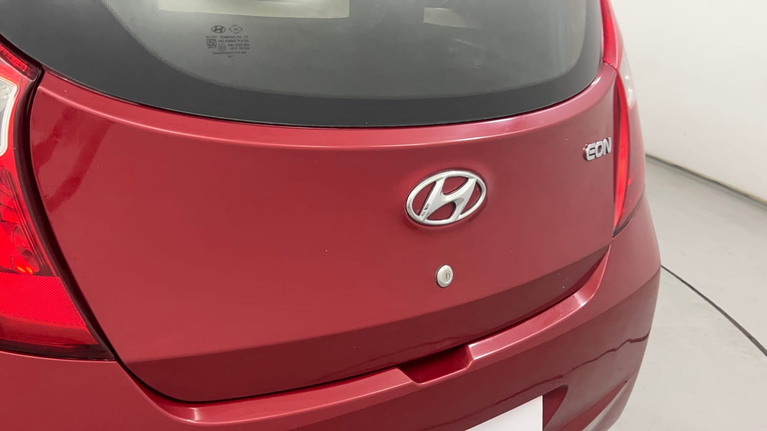 Used 2018 Hyundai Eon Magna + Petrol Manual dents MINOR SCRATCH