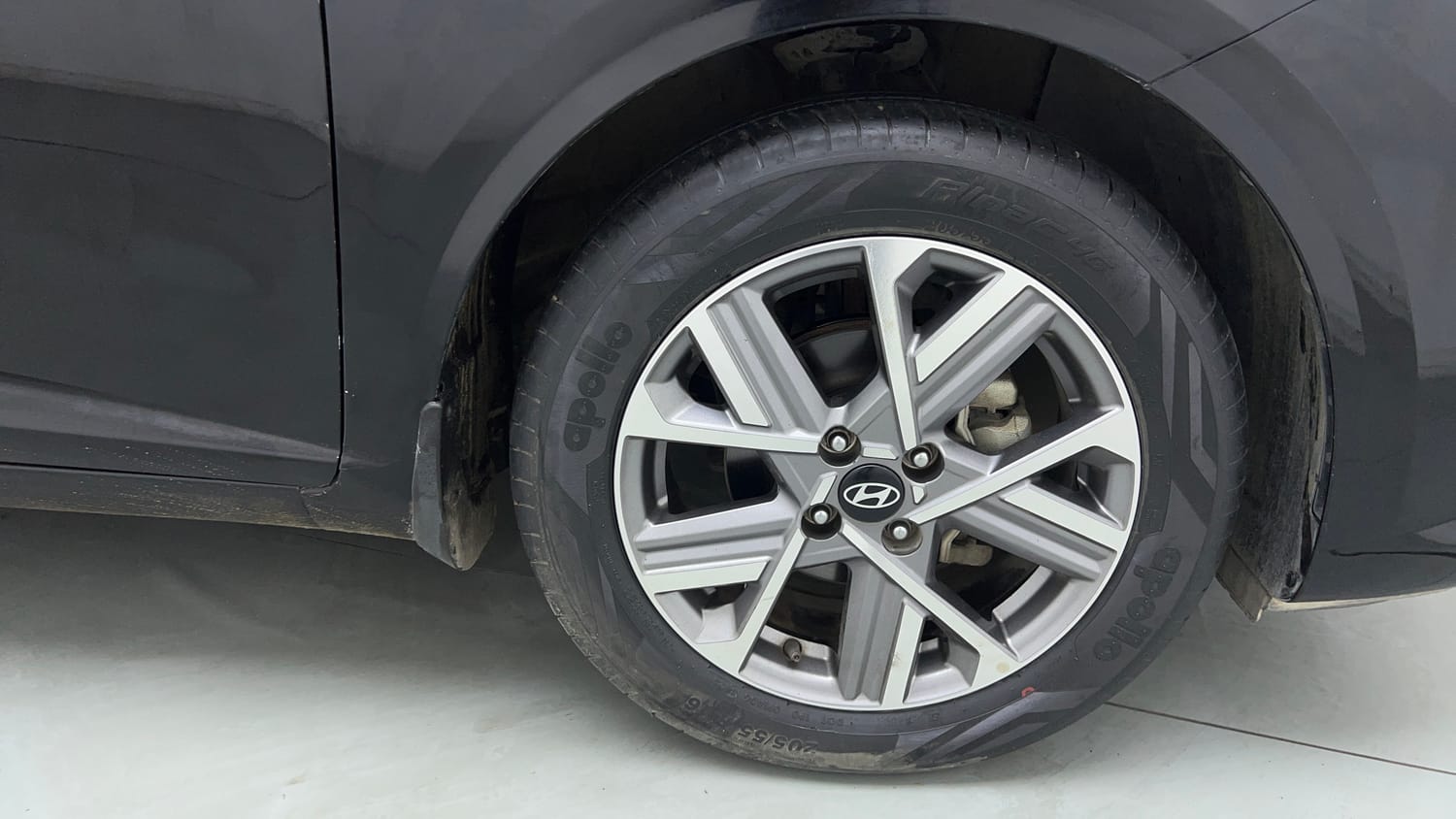 Used 2024 Hyundai Verna SX (O)1.5 Petrol MT Petrol Manual tyres RIGHT FRONT TYRE RIM VIEW