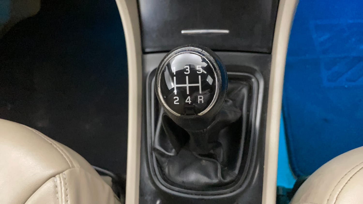 Used 2018 Maruti Suzuki Ciaz Sigma 1.4 MT Petrol Manual interior GEAR  KNOB VIEW