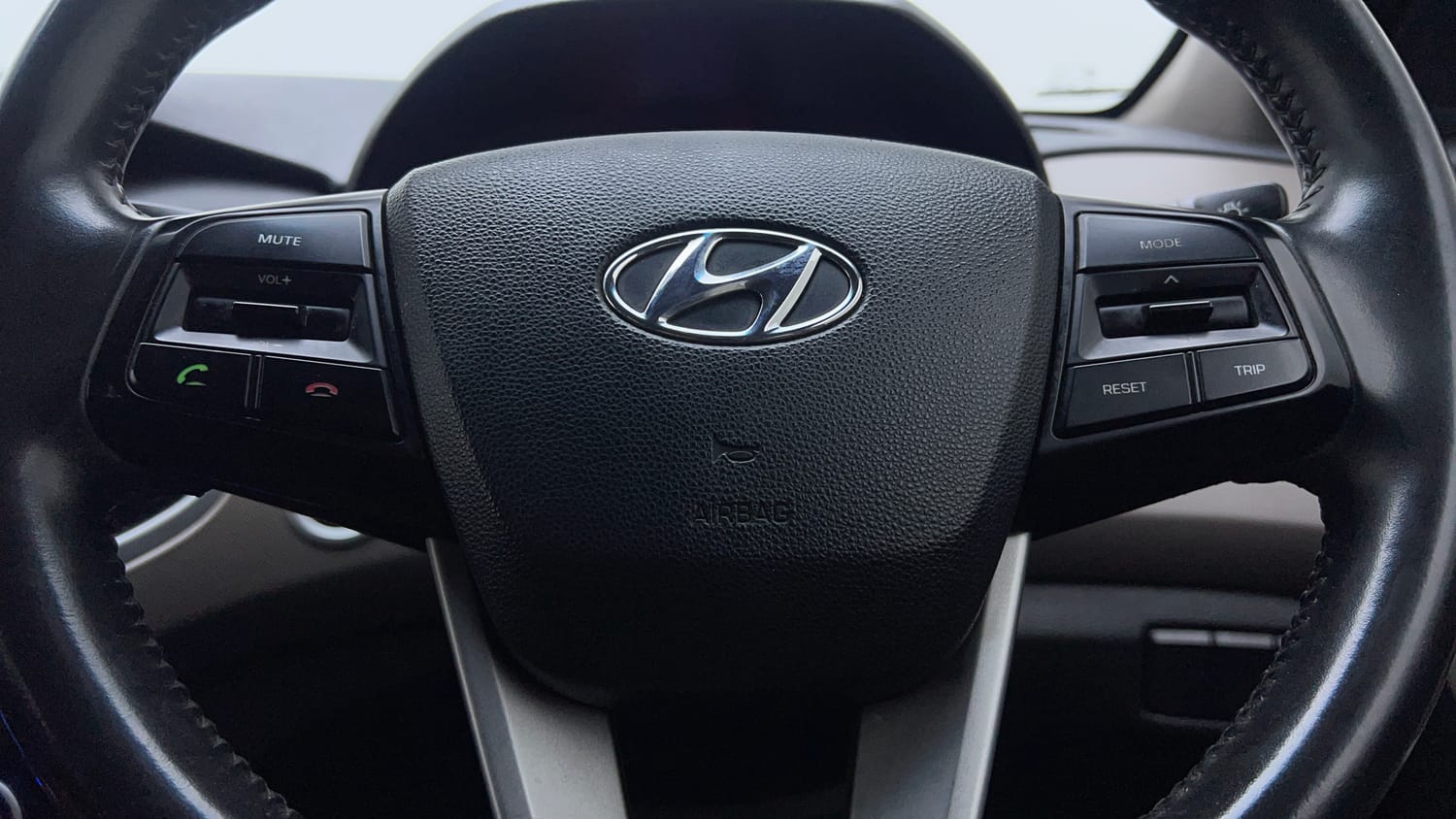 Used 2017 Hyundai Creta SX Plus 1.6 AT Petrol Petrol Automatic top_features Airbags