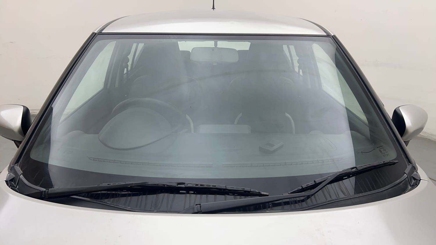 Used 2017 Maruti Suzuki Ignis Delta 1.2 MT Petrol Manual exterior FRONT WINDSHIELD VIEW
