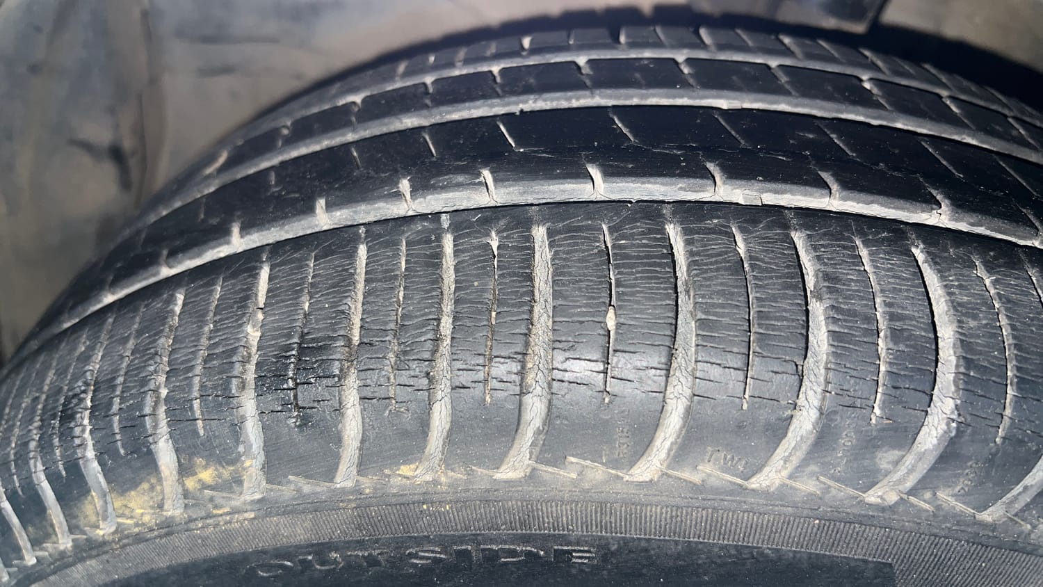 Used 2015 Honda Amaze 1.2 S i-VTEC Petrol Manual tyres LEFT FRONT TYRE TREAD VIEW