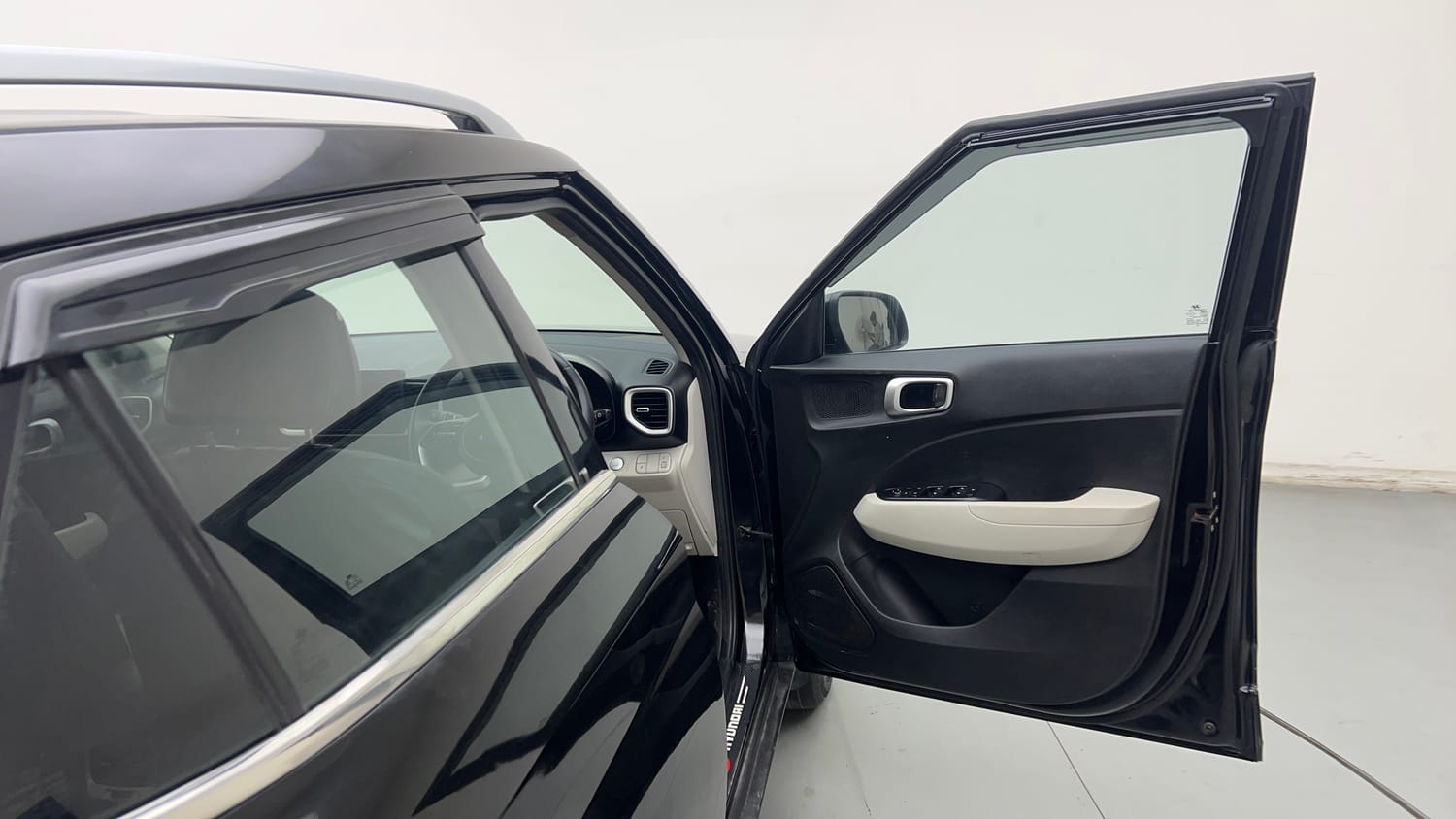 Used 2022 Hyundai Venue SX 1.2 Petrol Petrol Manual interior RIGHT FRONT DOOR OPEN VIEW