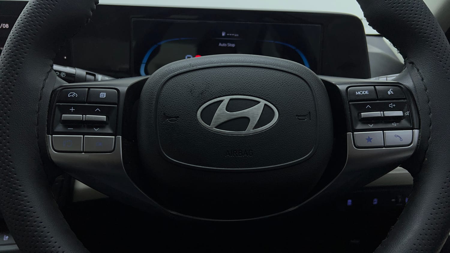 Used 2024 Hyundai Verna SX (O)1.5 Petrol MT Petrol Manual top_features Cruise control