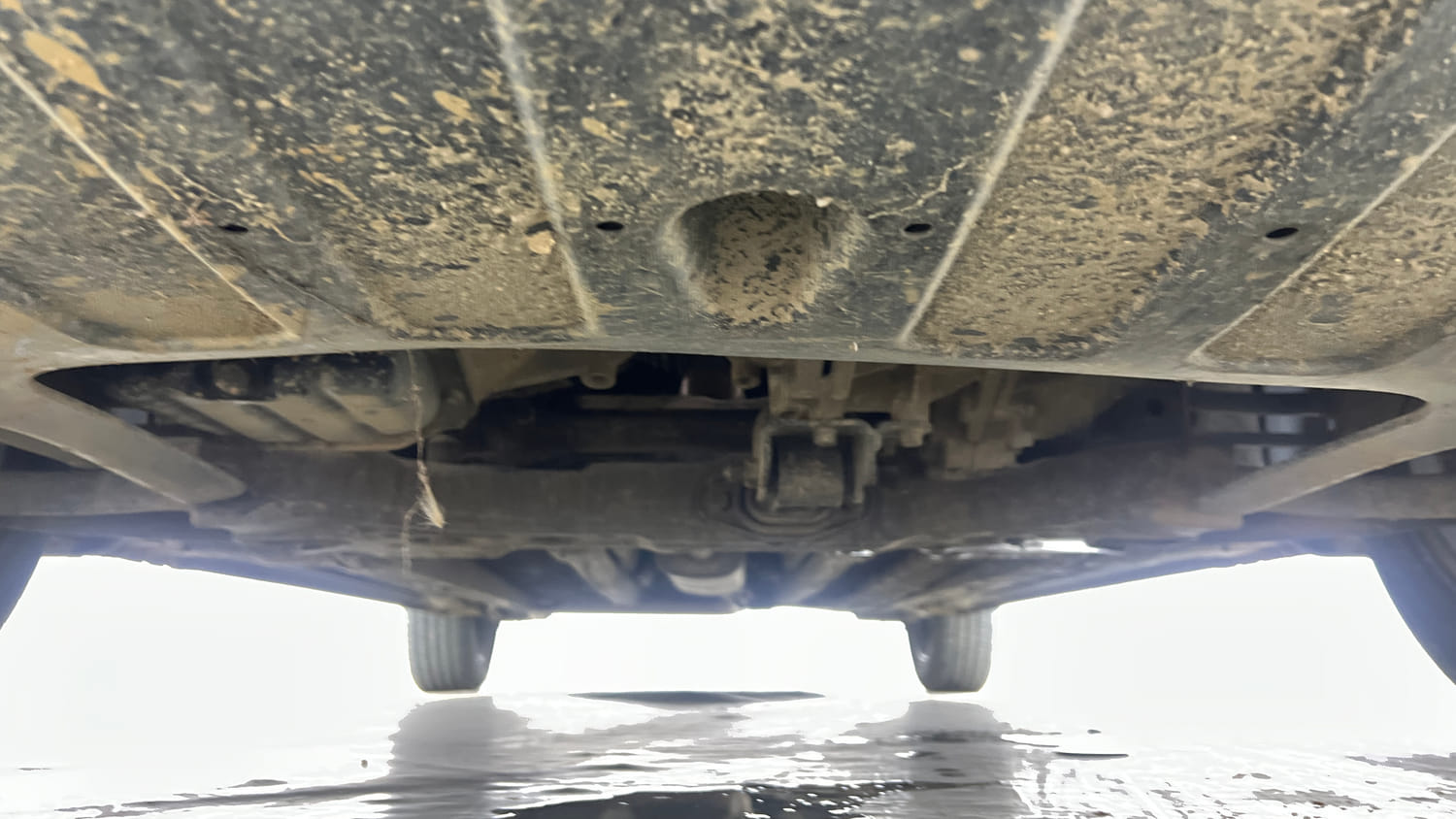 Used 2018 Hyundai Verna SX (O)1.6 VTVT Petrol Manual extra FRONT LEFT UNDERBODY VIEW