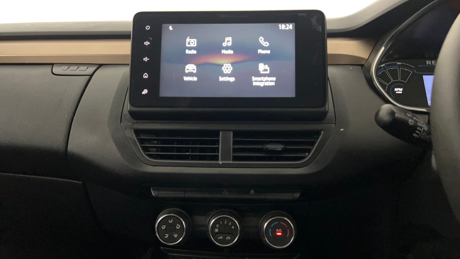 Used 2021 Renault Kiger RXT MT Petrol Manual interior MUSIC SYSTEM & AC CONTROL VIEW